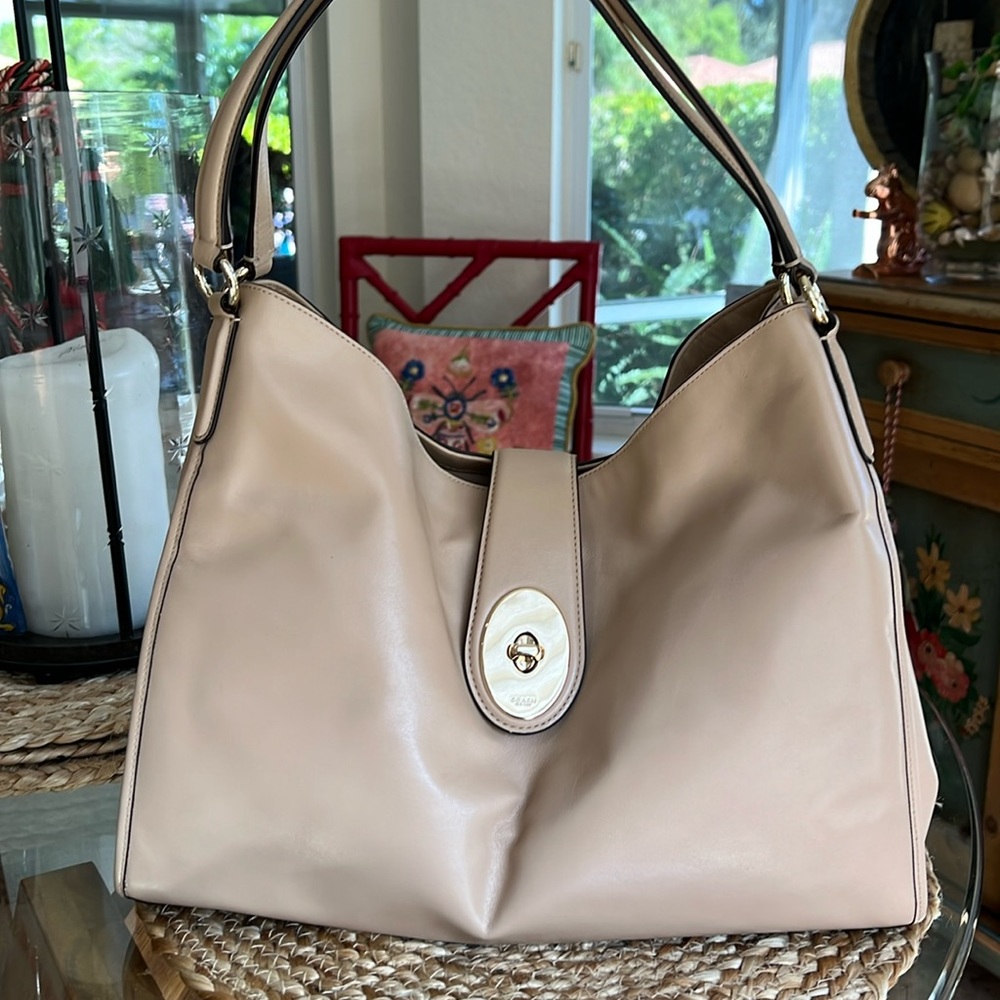 Coach leather shoulder bag 14wx103/4w@bottom10”drop